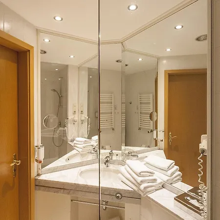 Seetelhotel Pommerscher Hof Wellnesshotel Im Herzen Der Kaiserbaeder Mit Direktem Zugang Zur Wellnessoase Shehrazade 4* Heringsdorf (Usedom)